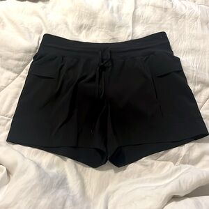 Calia Journey Mid-Rise Short 4” inseam